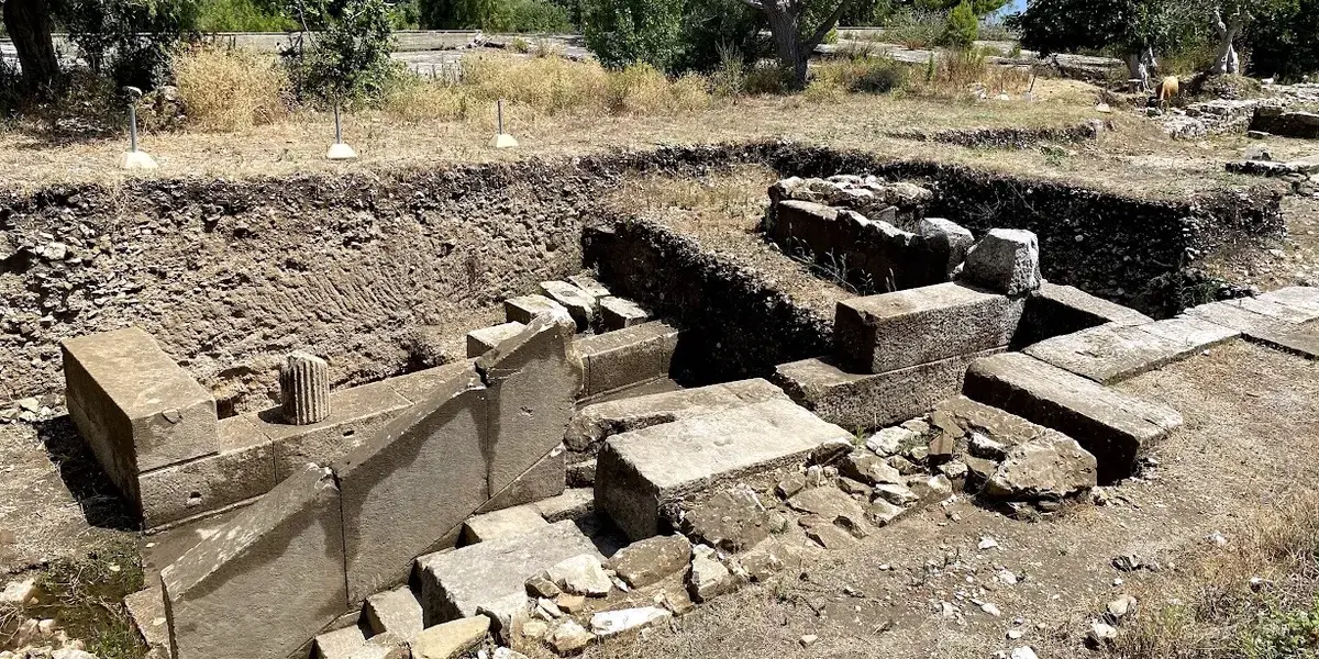 Radhimë Beach and Orikum Illyrian Ruins